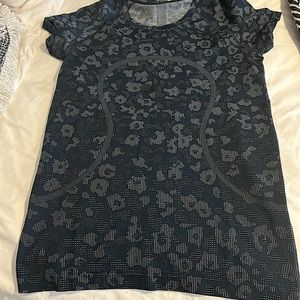 Lululemon fitted Top!